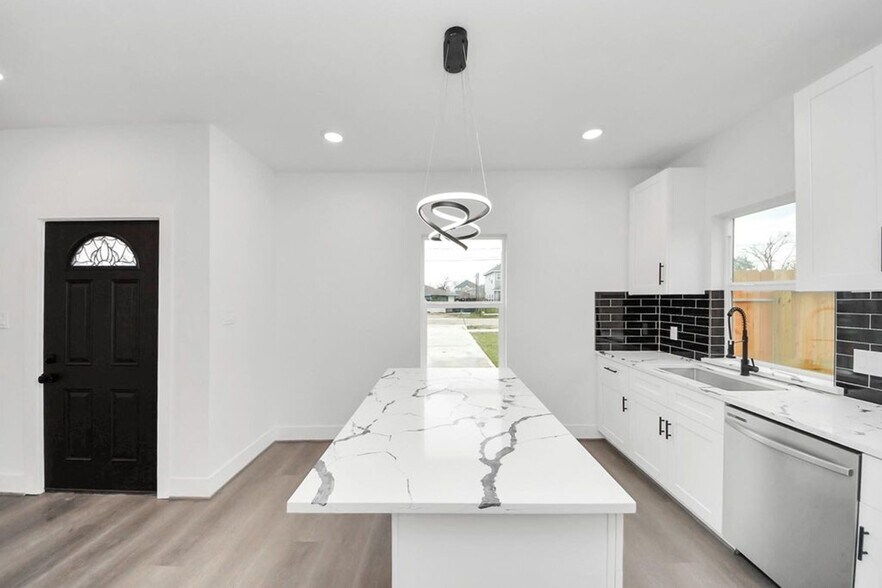 More Photos Of 8012 Miley St, Houston Multifamily For Sale