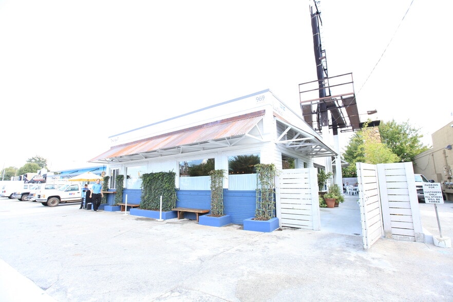 More Photos Of 969 NW Marietta St, Atlanta Freestanding For Lease
