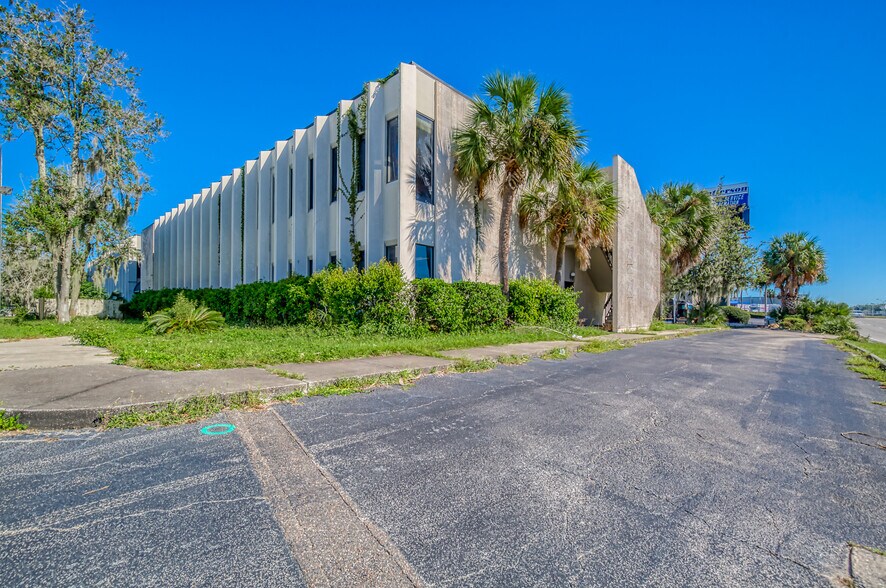 More Photos Of 6501 Arlington Expy, Jacksonville Office Residential For Lease