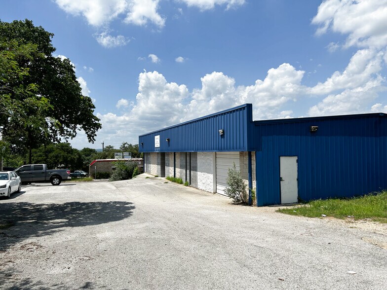 More Photos Of 11902 Warfield St, San Antonio Warehouse For Lease