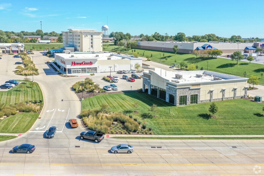 More Photos Of 4201 Elmore Ave, Davenport Unknown For Lease