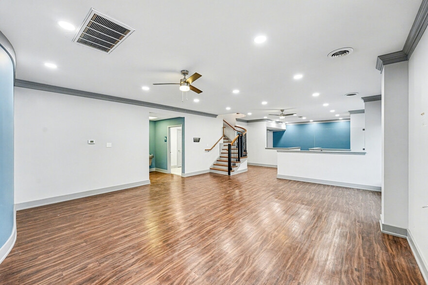 More Photos Of 670 Cambridge St, Fredericksburg Warehouse For Lease