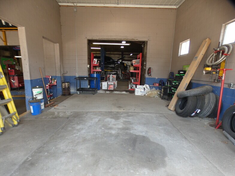 More Photos Of 105 W Water St, Pinckneyville Specialty For Sale