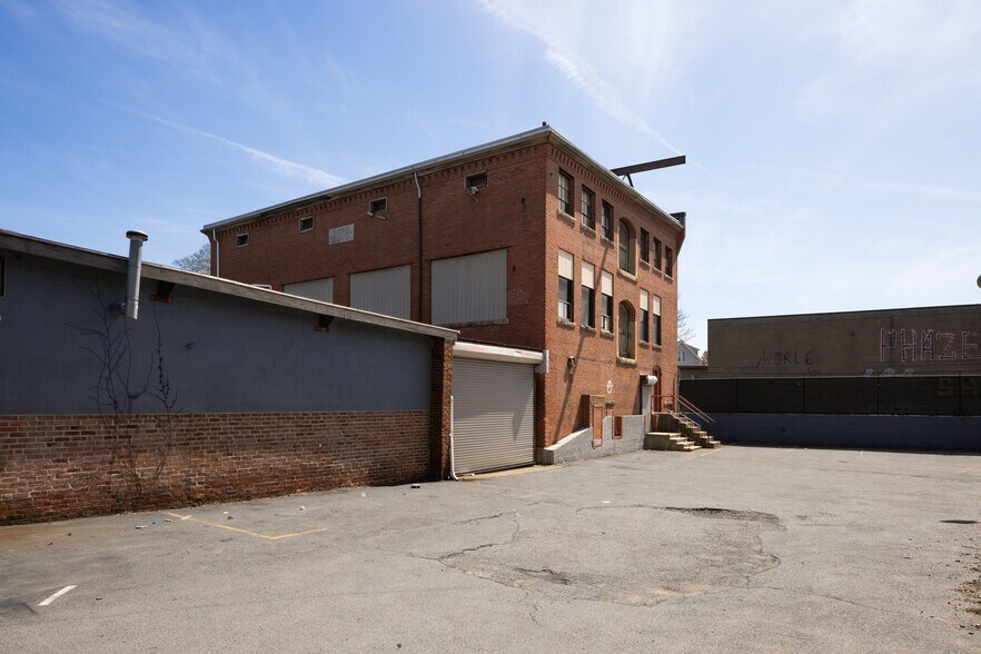 More Photos Of 40 Lake St, Somerville Light Manufacturing For Sale