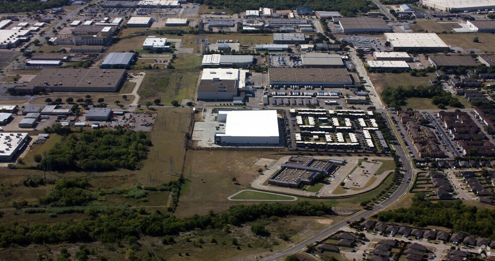 More Photos Of 3301 E Park Row Dr, Arlington Warehouse For Lease