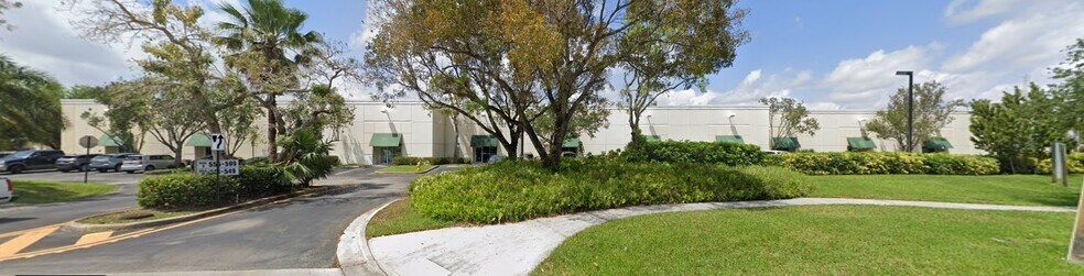 More Photos Of 501 - 599 Sawgrass Corporate Parkway, Sunrise Light Manufacturing For Lease