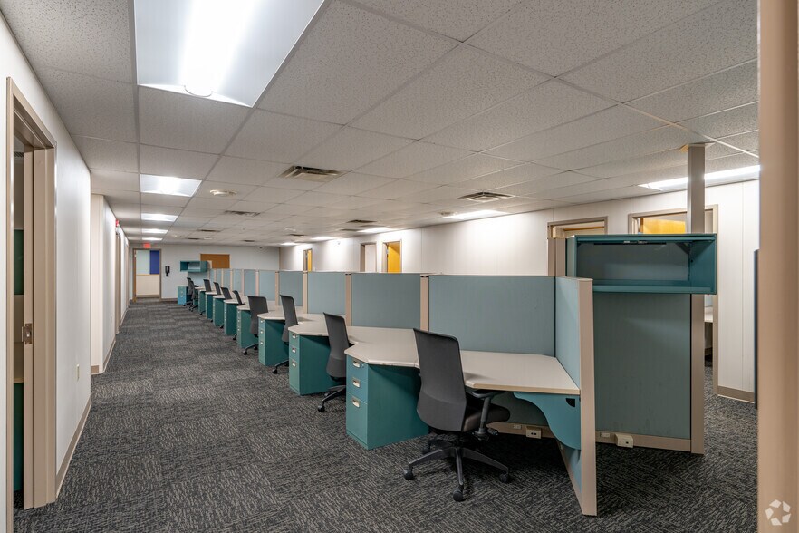 More Photos Of 26 Steele Ave, Arcade Office For Lease