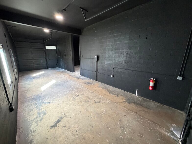 More Photos Of 610 N G St, Lake Worth Unknown For Lease