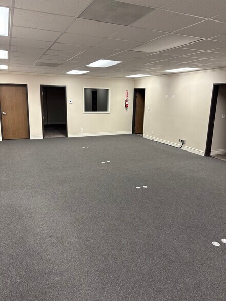 More Photos Of 1512 Kona Dr, Compton Warehouse For Lease