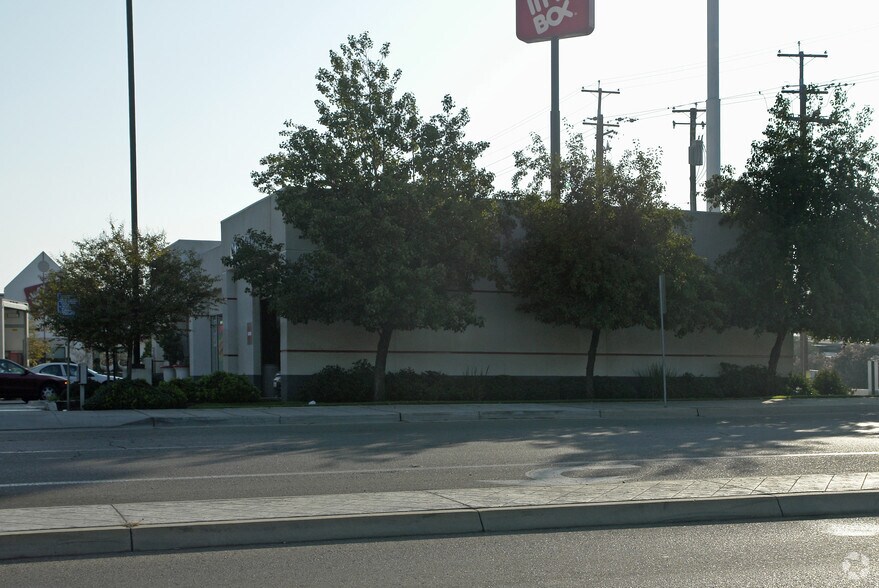 More Photos Of 4095 N Golden State Blvd, Fresno Freestanding For Lease