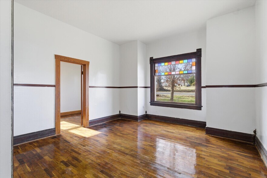 More Photos Of 722 N Maple Ave, Mountain Grove Office For Sale