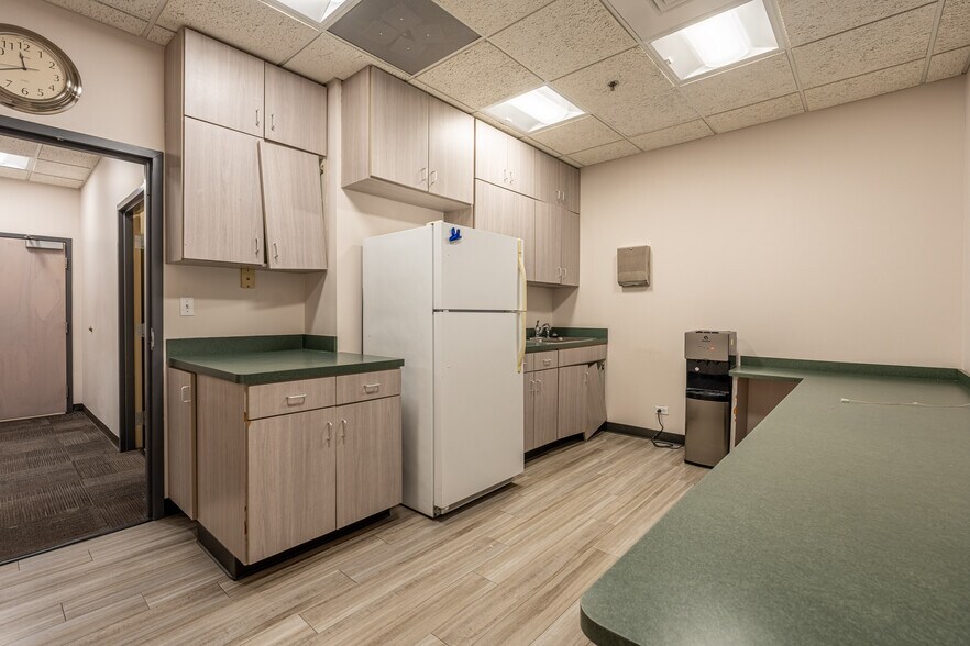 More Photos Of 4650 Southwest Hwy, Oak Lawn Medical For Sale