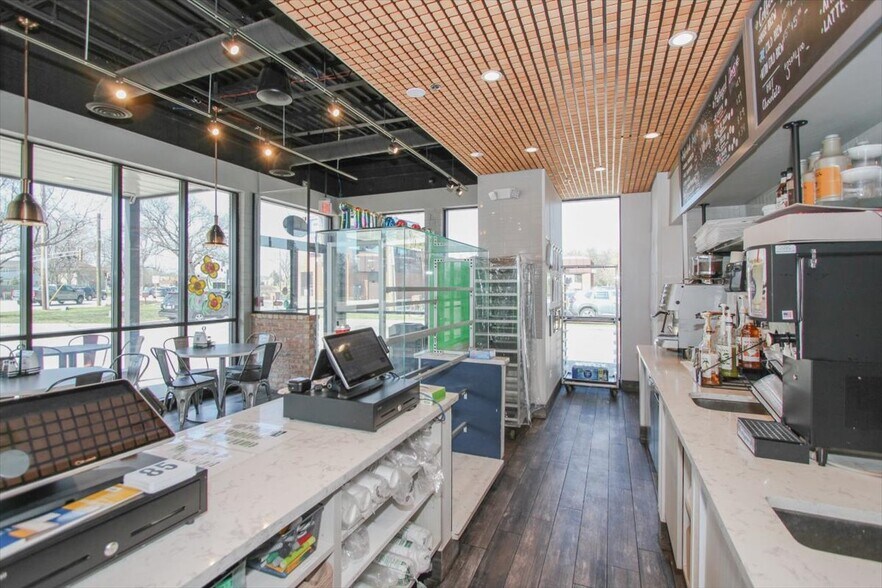 More Photos Of 720 E Rand Rd, Mount Prospect Fast Food For Sale