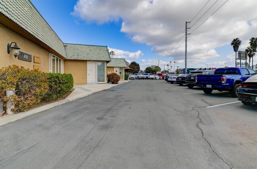 More Photos Of 4116-4120 W Point Loma Blvd, San Diego Medical For Lease