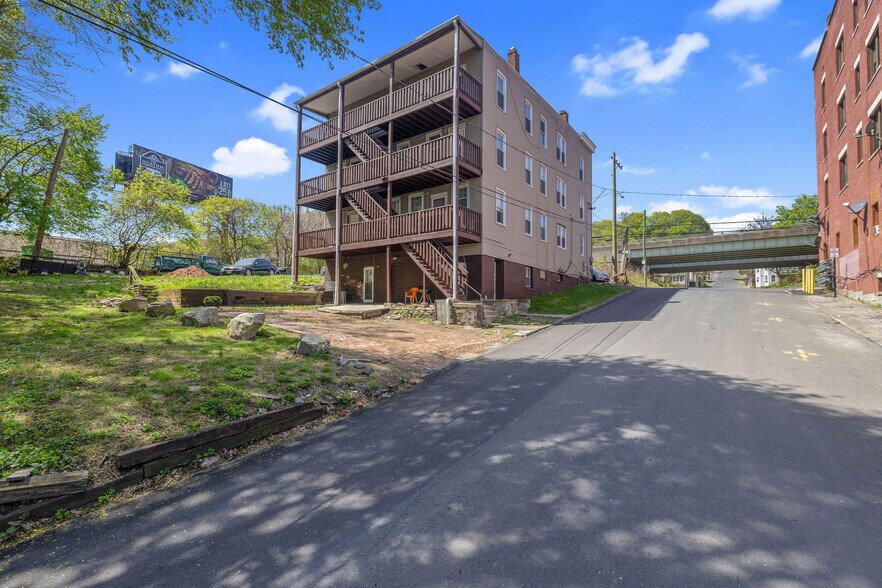 More Photos Of 203 S Leonard St, Waterbury Apartments For Sale