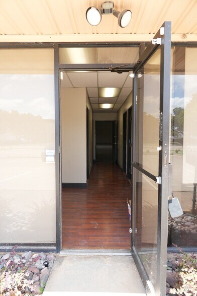 More Photos Of 501 Industrial Dr, Richardson Warehouse For Lease