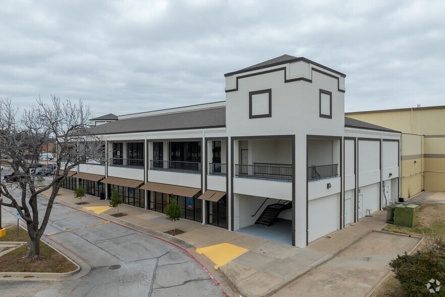 More Photos Of 2200-2404 Airport Fwy, Bedford Freestanding For Lease