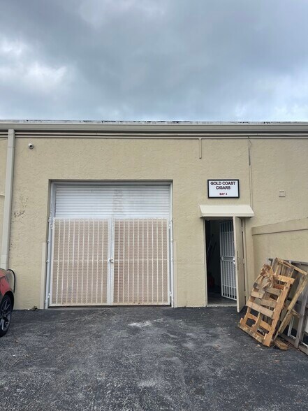 More Photos Of 590 SW 9th Ter, Pompano Beach Showroom For Lease
