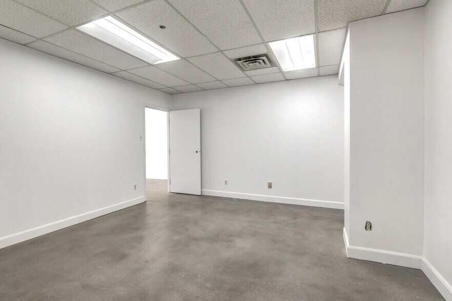 More Photos Of 6855 Av De L'épée, Montréal Office For Lease