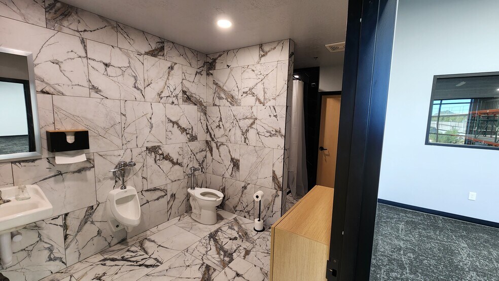 More Photos Of 13863 S 2700 W, Bluffdale Flex For Sale