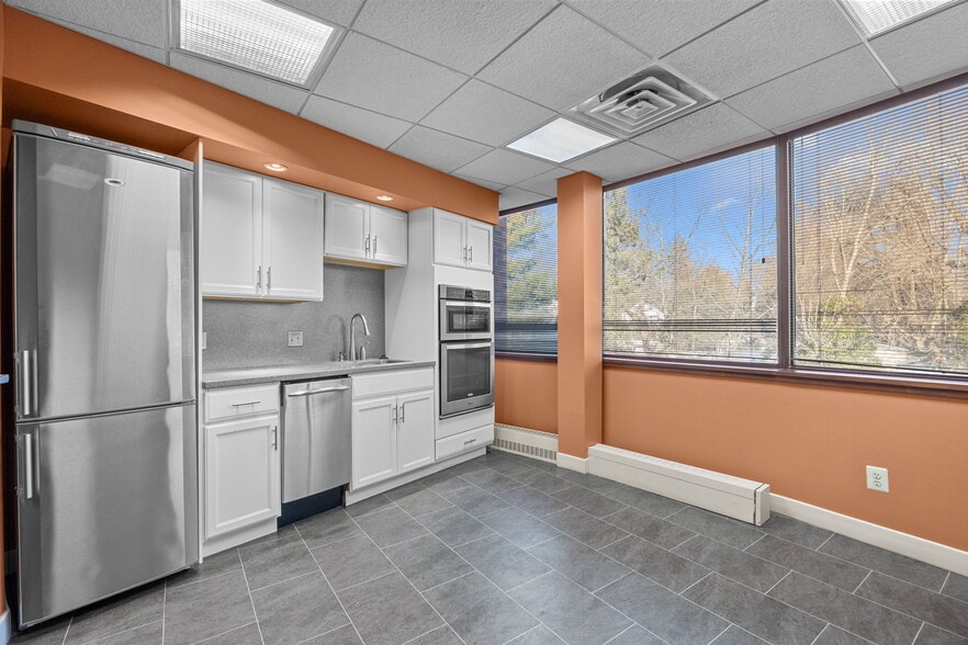 More Photos Of 667 Welsh Rd, Huntingdon Valley Loft Creative Space For Sale