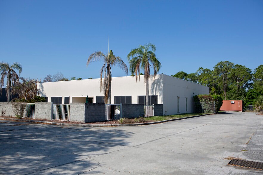 More Photos Of 264 West Dr, Melbourne Light Manufacturing For Lease