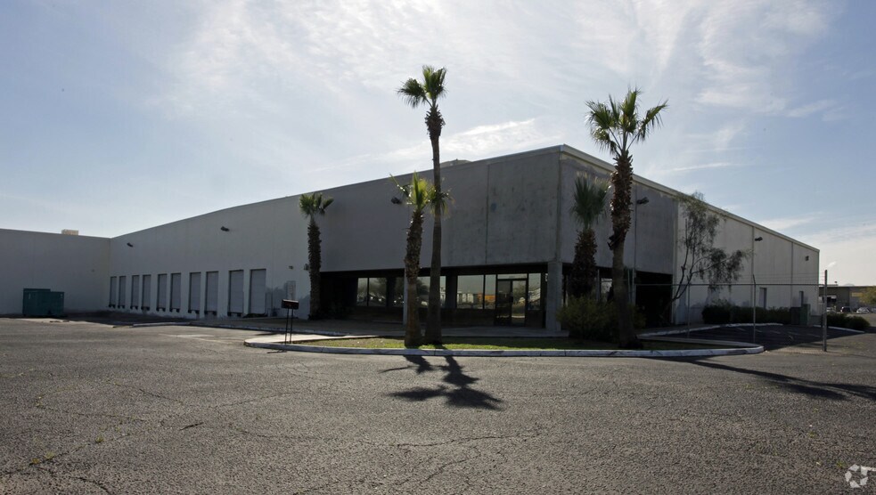 More Photos Of 4215 W Lower Buckeye Rd, Phoenix Warehouse For Lease