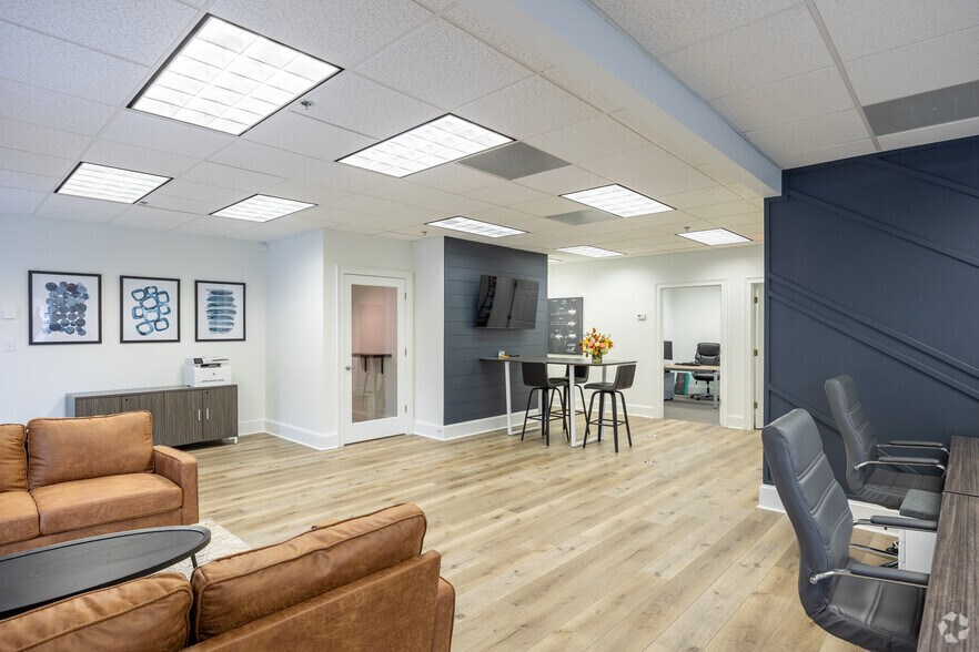 More Photos Of 284 S Main St, Alpharetta Unknown For Lease