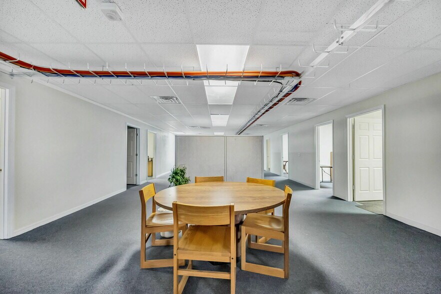 Primary Photo Of 904 E New Haven Ave, Melbourne Storefront For Lease