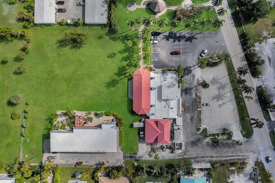 More Photos Of 700 Ocean Dr, Key Colony Beach Restaurant For Sale