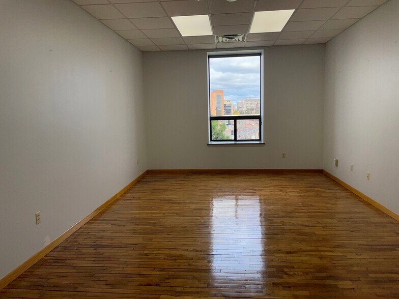 More Photos Of 600 S Main St, Oshkosh Office For Lease