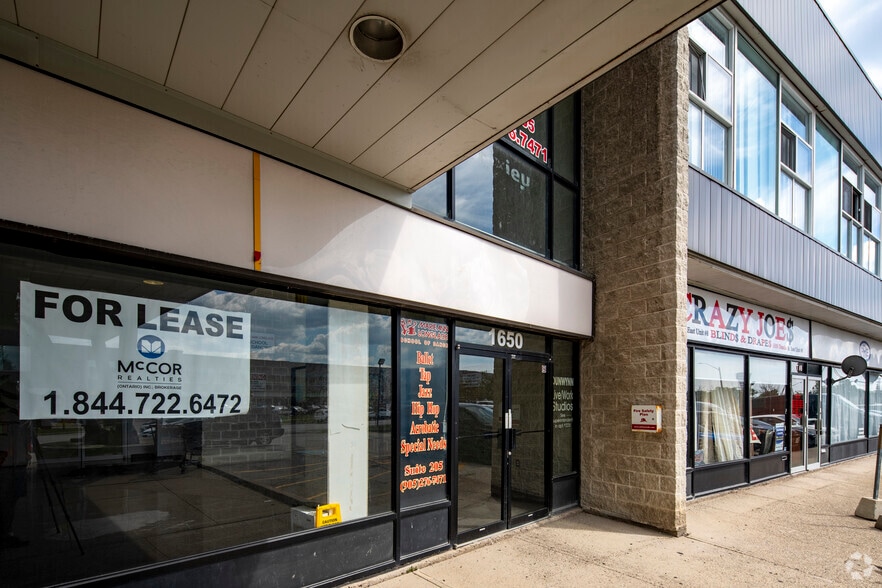 More Photos Of 1650 Dundas St E, Mississauga Showroom For Lease