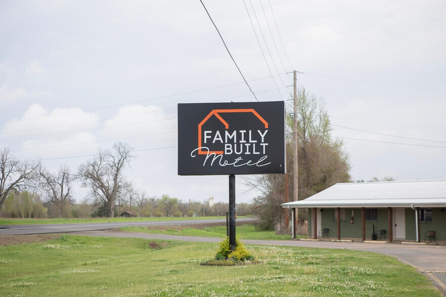 Primary Photo Of 6199 US-165 Hwy, Columbia Hotel For Sale