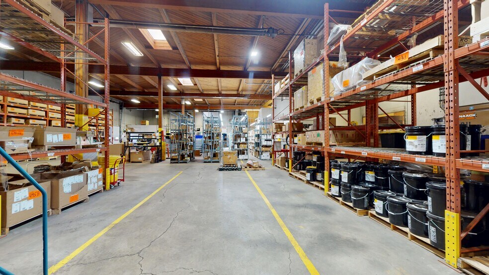 More Photos Of 815 Cranbrook St N, Cranbrook Flex For Sale