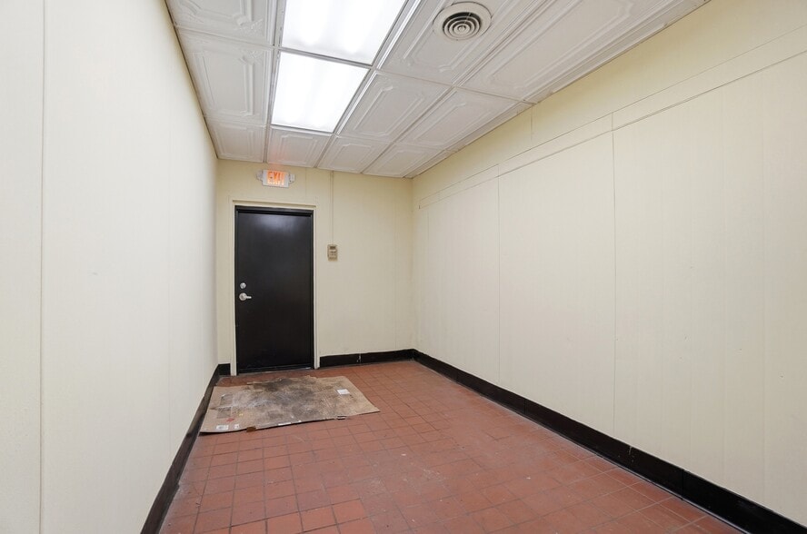 More Photos Of 1610 Germantown Rd, Middletown Restaurant For Sale