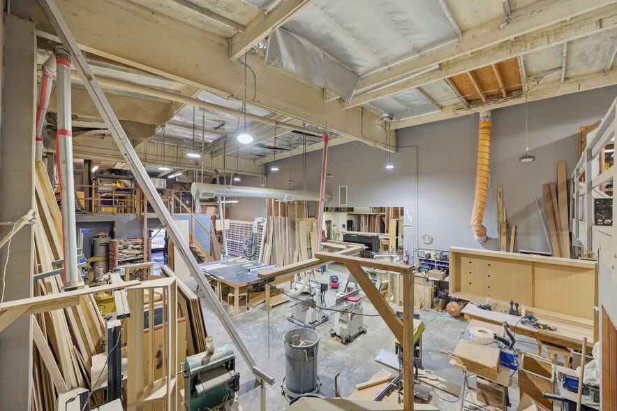 More Photos Of 8926 Norris Ave, Sun Valley Warehouse For Lease