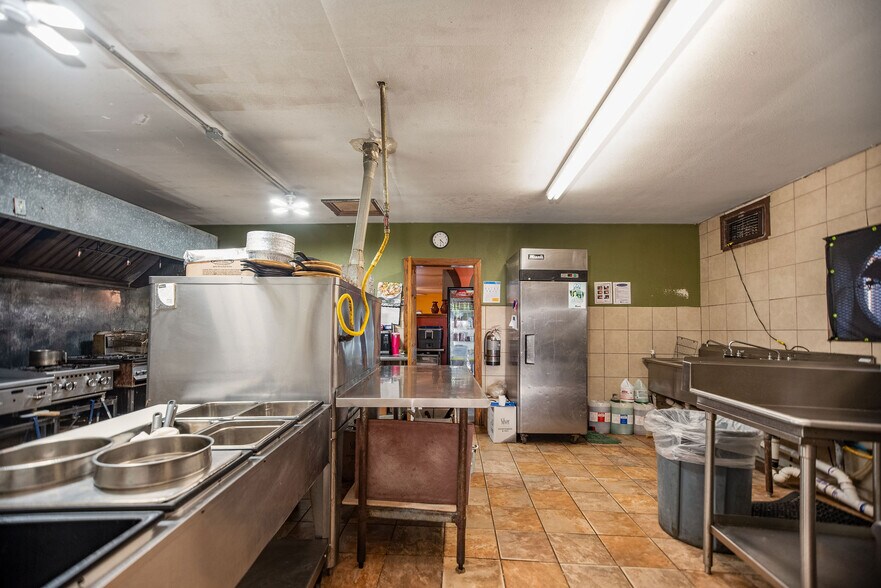 More Photos Of 421 N Virginia St, Port Lavaca Restaurant For Sale