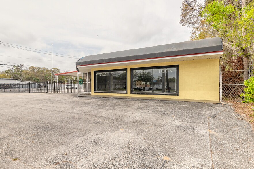 More Photos Of 82 N Yonge St, Ormond Beach General Retail For Sale