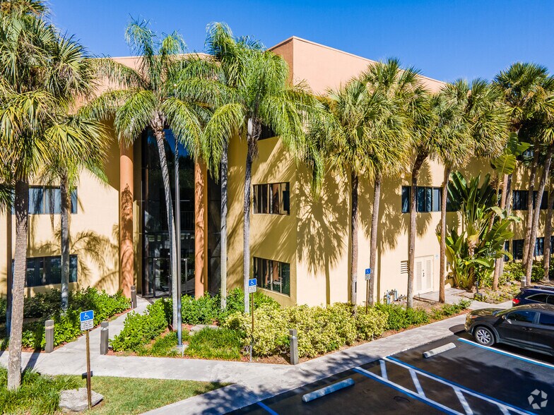 More Photos Of 300 Lock Rd, Deerfield Beach Office For Lease