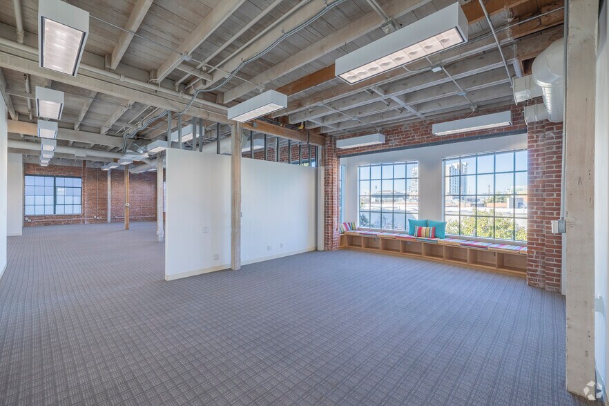 More Photos Of 318 Harrison St, Oakland Loft Creative Space For Lease
