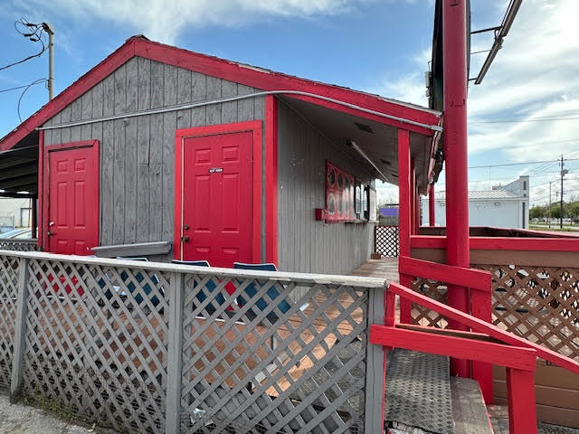 More Photos Of 1000 N Alexander Dr, Baytown Freestanding For Sale