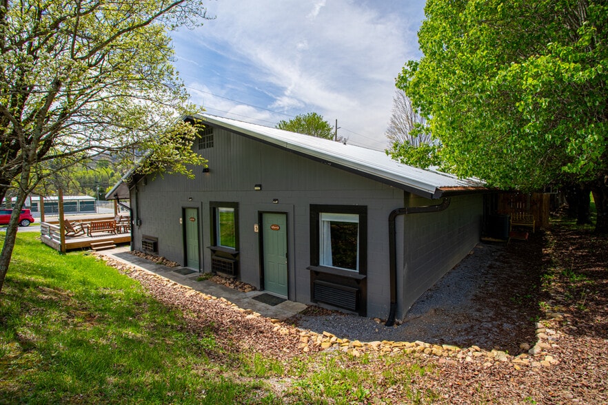 More Photos Of 3804 Wears Valley Rd, Sevierville Hotel For Sale