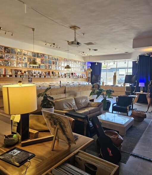 More Photos Of 1194-1200 E Walnut St, Pasadena Storefront For Lease
