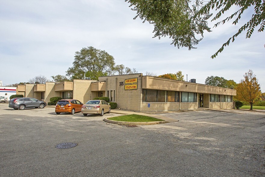 More Photos Of 325 N Milwaukee Ave, Wheeling Office For Lease