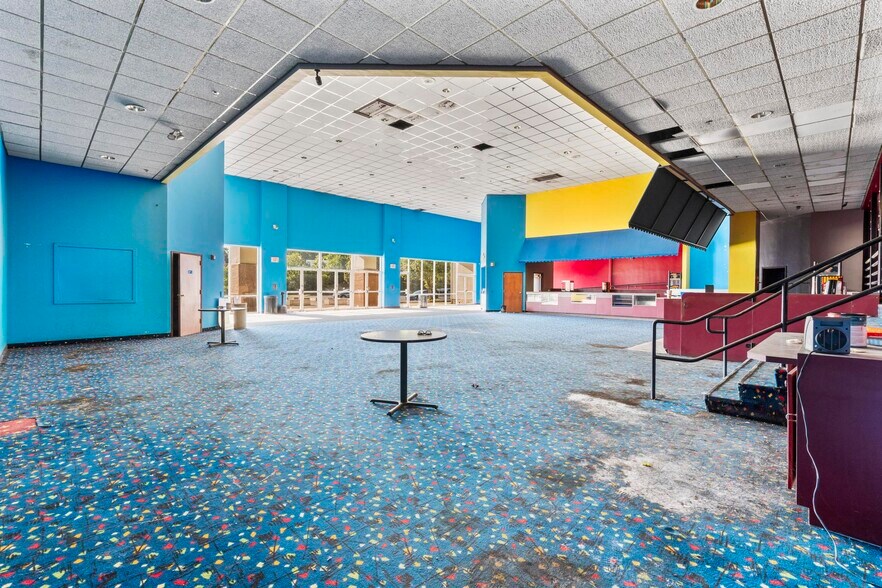 More Photos Of 814-850- Derby Ave, Seymour Unknown For Lease