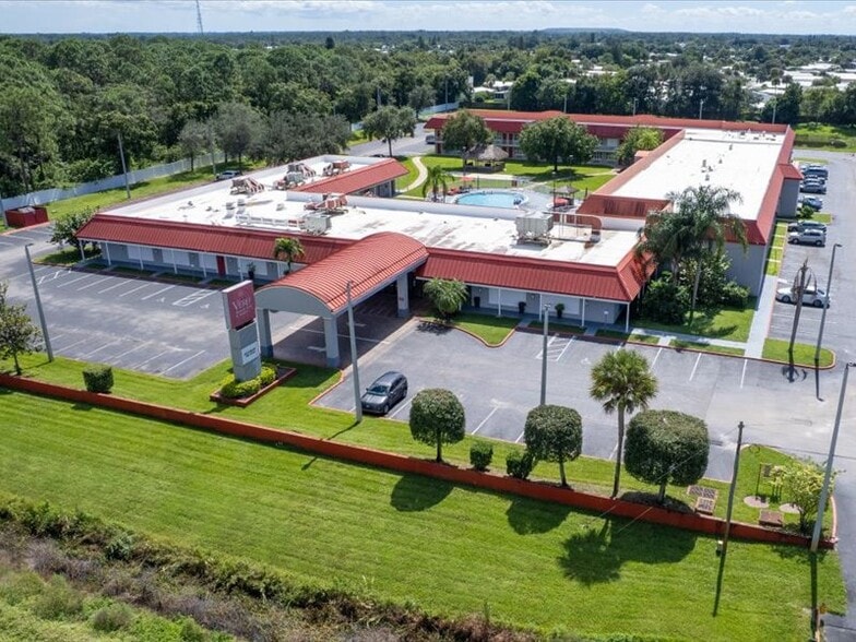 Primary Photo Of 8797 20th St, Vero Beach Hotel For Sale