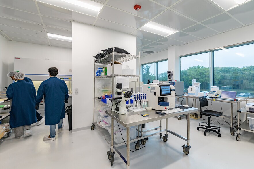 More Photos Of 727 Norristown Rd, Lower Gwynedd Research And Development For Lease