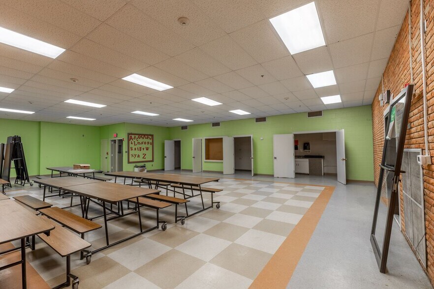More Photos Of 1500 14th St, Lubbock Religious Facility For Sale