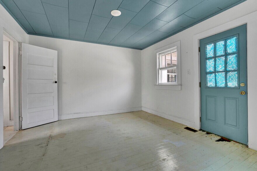 More Photos Of 12117 Highway 221, Woodruff Office For Sale