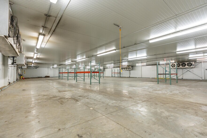 More Photos Of 2280 Deerfield Ave N, Dalton Industrial For Sale